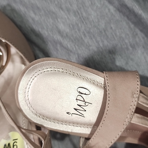 NWT Impo #tan/beige heels size 9W - Picture 9 of 9